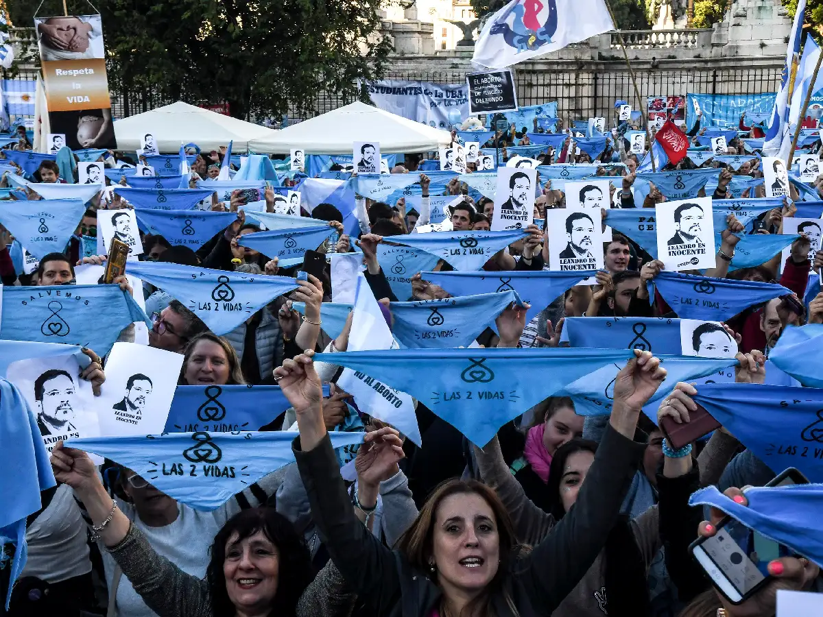 Movimientos antiaborto marcharon al Congreso en apoyo al ginecólogo condenado en Río Negro