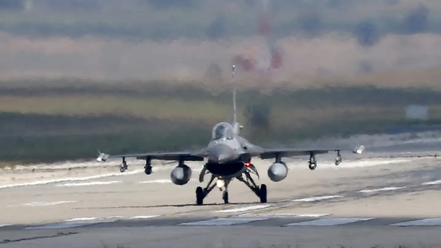 Un F-16 turco en la base militar de Adana. (Foto: REUTERS/Murad Sezer).
