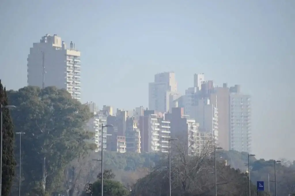 El equipo de investigadores analizó datos de diferentes centros de salud de Rosario, comparando la incidencia de infartos durante los días con humo y aquellos sin esta problemática ambiental. Foto:Archivo