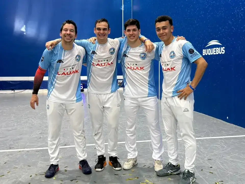 Cedrez junto a sus compañeros Facundo Andreasen, Pulvio Villegas y Camilo Barra. Foto: Gentileza.