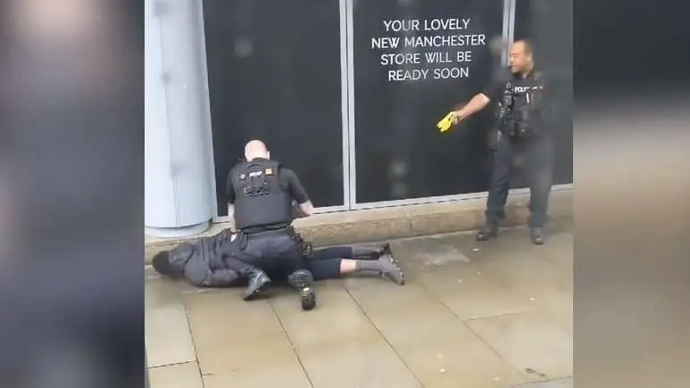 Manchester: un hombre apuñaló a cinco personas en un shopping