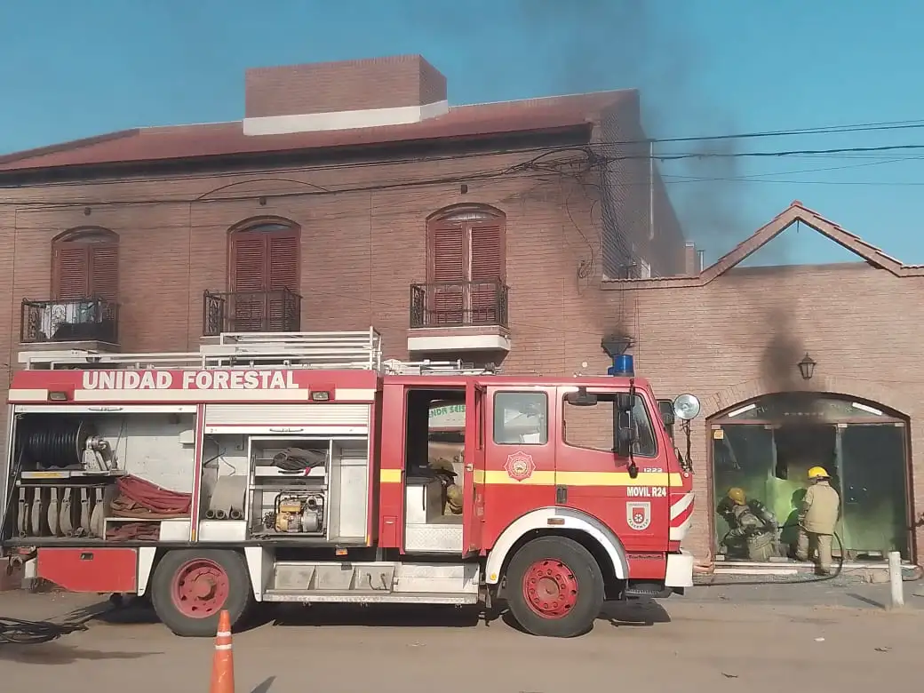 Video: se incendió un local de ropa en Coronda