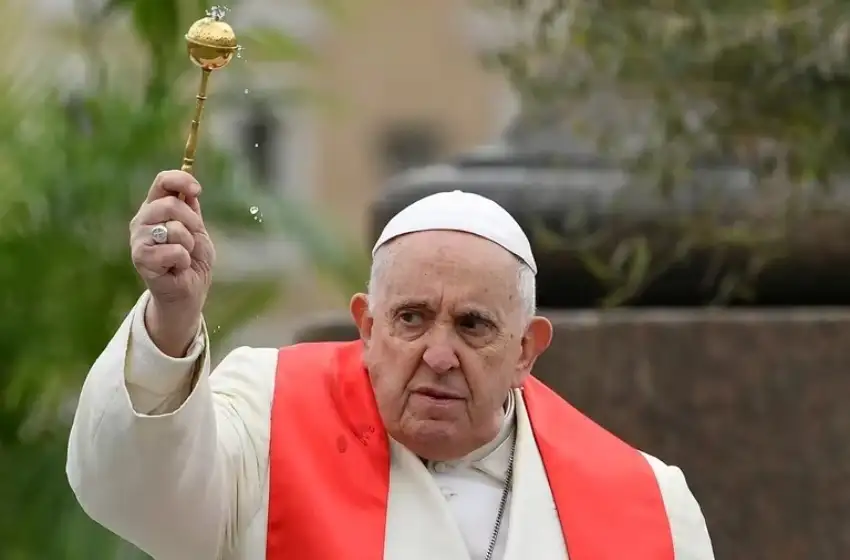 El papa Francisco presidió la misa del Domingo de Ramos desde la Plaza San Pedro en el Vaticano