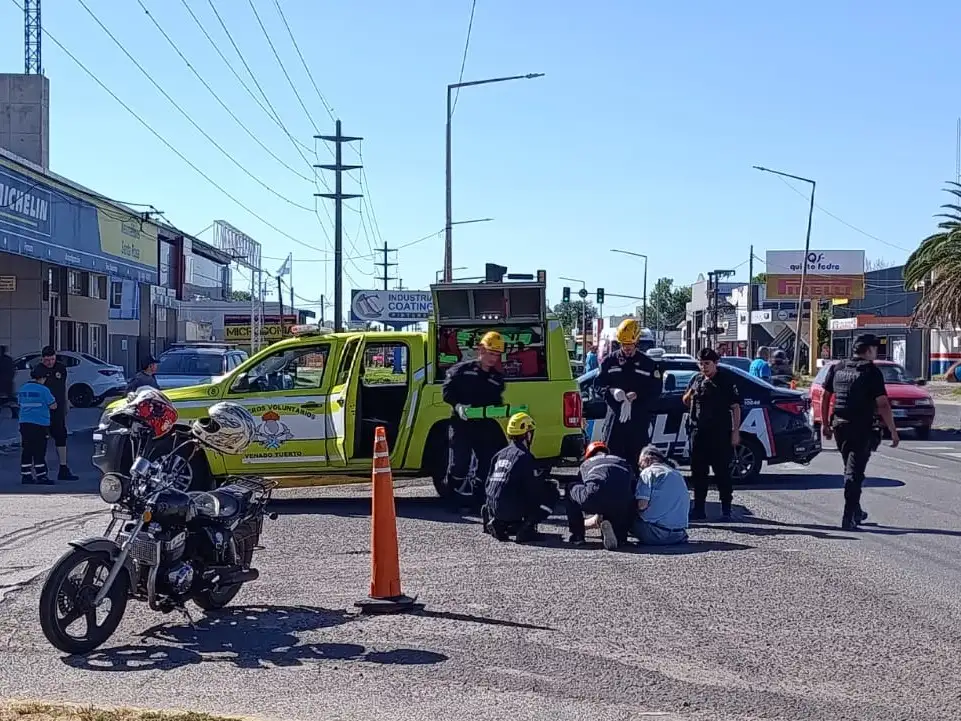 Uno de los accidentes, en Ruta 8 e Yrigoyen involucró a dos motos. Crédito: Bomberos de Venado Tuerto.