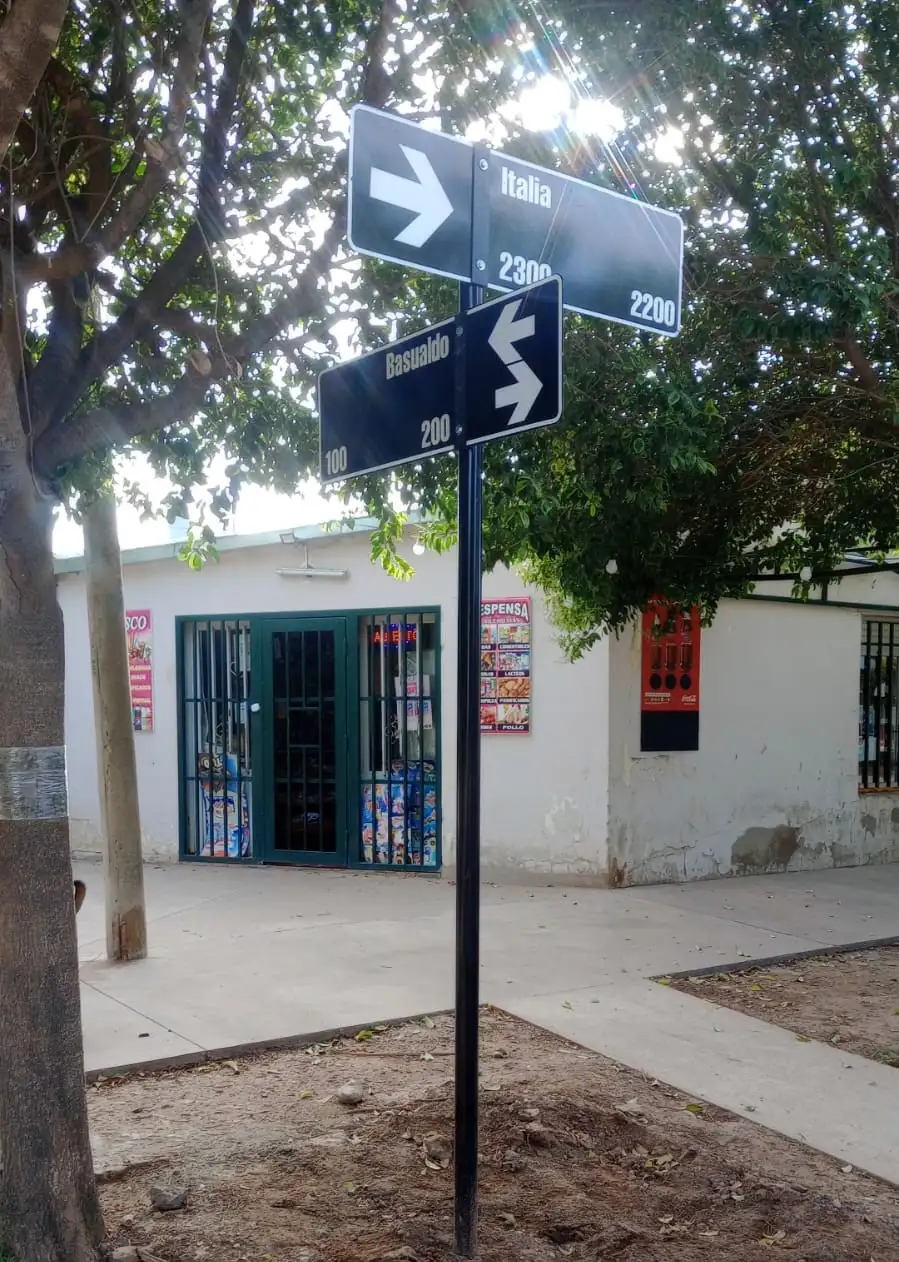Nuevo nomenclador en la esquina de Italia y Basualdo.
