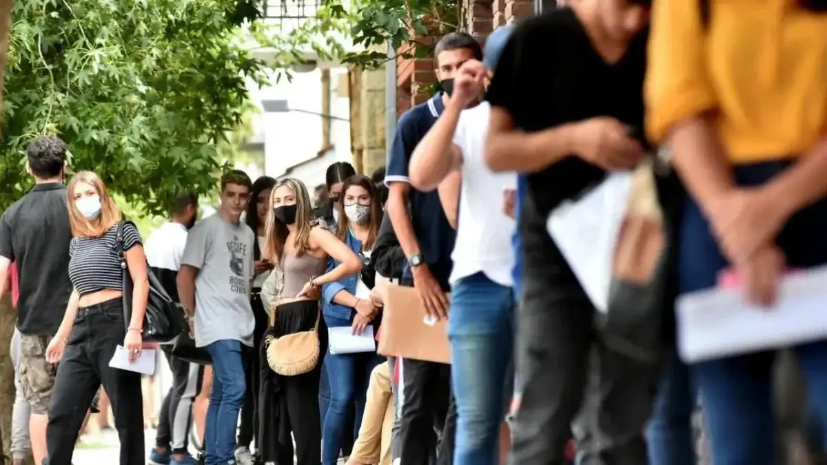 Este beneficio tiene como objetivo contrarrestar la brusca disminución de ingresos originada por la pérdida involuntaria del empleo.