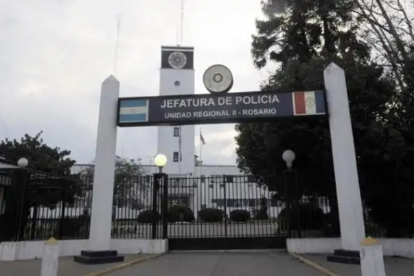 Tras los ataques a dos instituciones de seguridad, renuevan la cúpula policial de Rosario