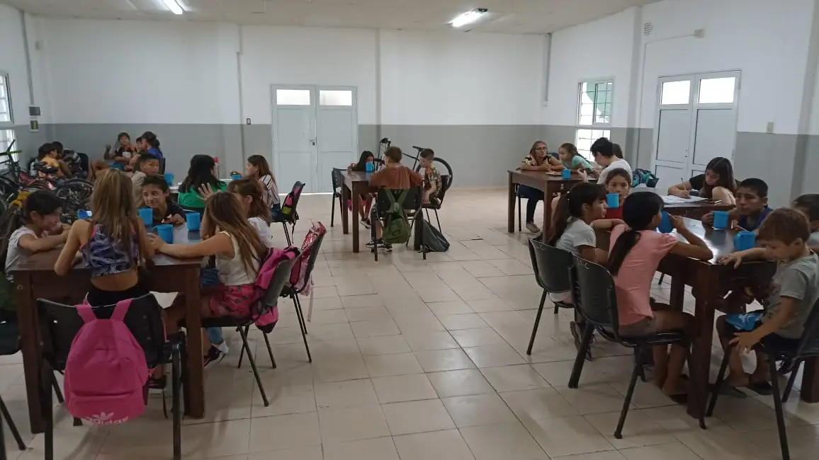 Las clases de apoyo escolar cuentan con una gran cantidad de alumnos.