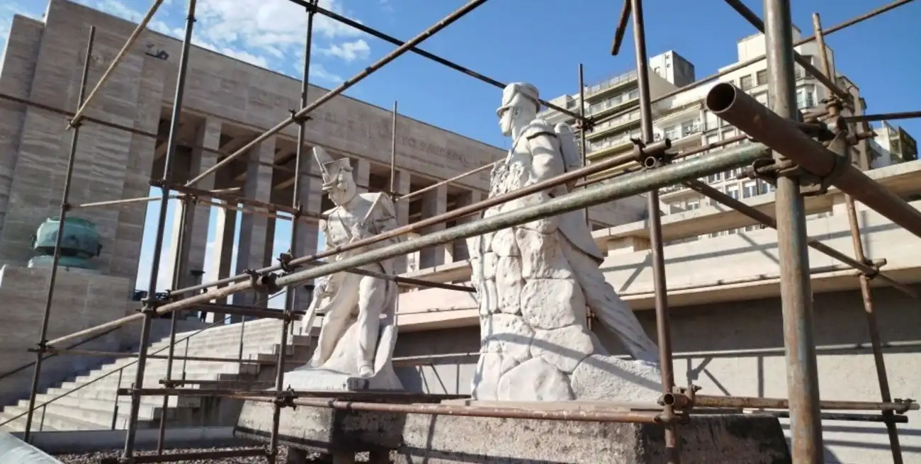 El proyecto nace en la zona de las Peatonales Córdoba y San Martín, llega hasta el Parque España, y se desarrolla a través de dos ejes temáticos.