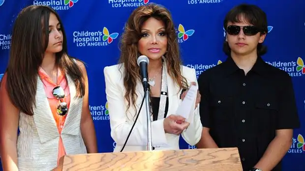 Los familiares de Michael Jackson desmintieron el hallazgo del material