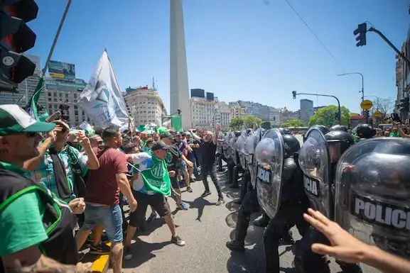 El Gobierno advirtió que garantizará la libertad de trabajo.