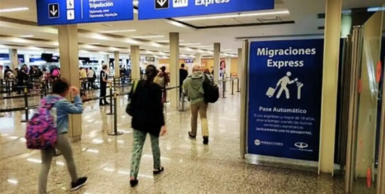 Se mantiene el saldo negativo en la balanza turística con casi el doble de viajes al exterior que llegadas al país al cierre del tercer trimestre.