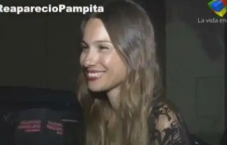Pampita regresó sonriente, habló de Vicuña y dijo que está sola