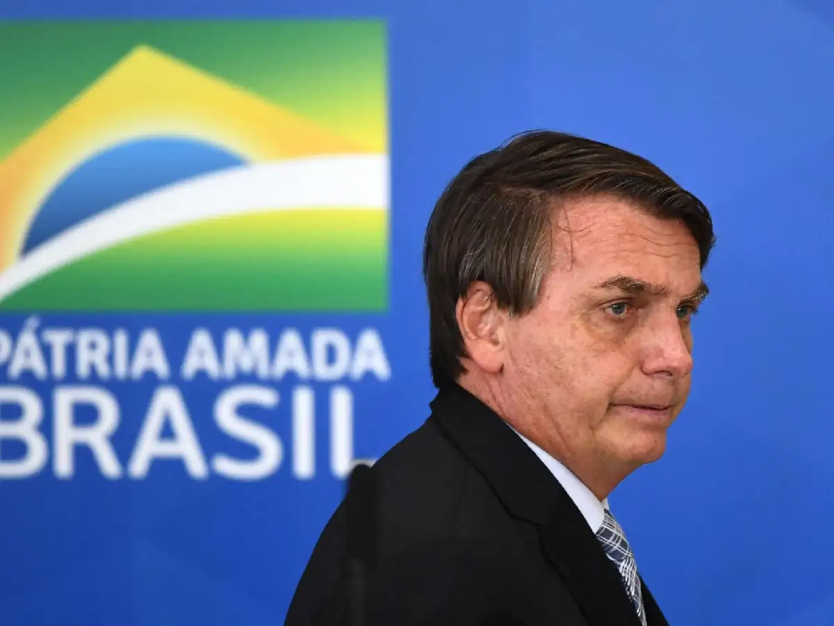 Bolsonaro dice que Brasil tendrá deflación por la reducción del precio de los combustibles