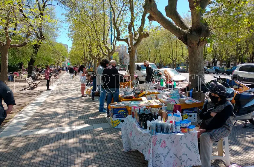 Volvió la Feria de Plaza Rocha: "Estamos respetando el protocolo que se implementó en Fase 4"
