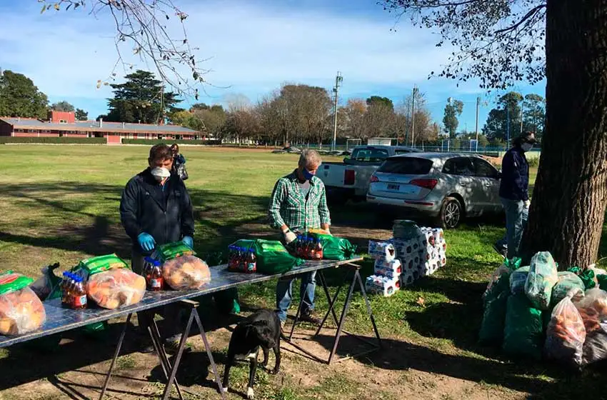 El club de rugby Universitario se sumó en el proyecto "Manos Solidarias de la Sierra"