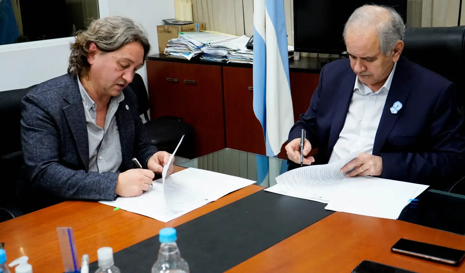La rúbrica de firmas estuvo a cargo del ministro de Desarrollo Humano, Aníbal Gómez, y del director de la Escuela Superior de Medicina de la UNMdP, Adrián Alasino