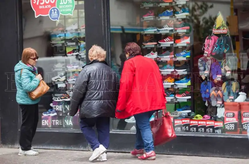 Las ventas minoristas cayeron en julio 5,8%