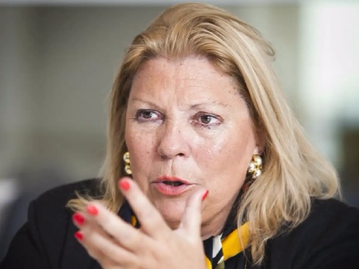 "Carrió canjeó pasajes por casi $350 mil para pagar la tarjeta" 