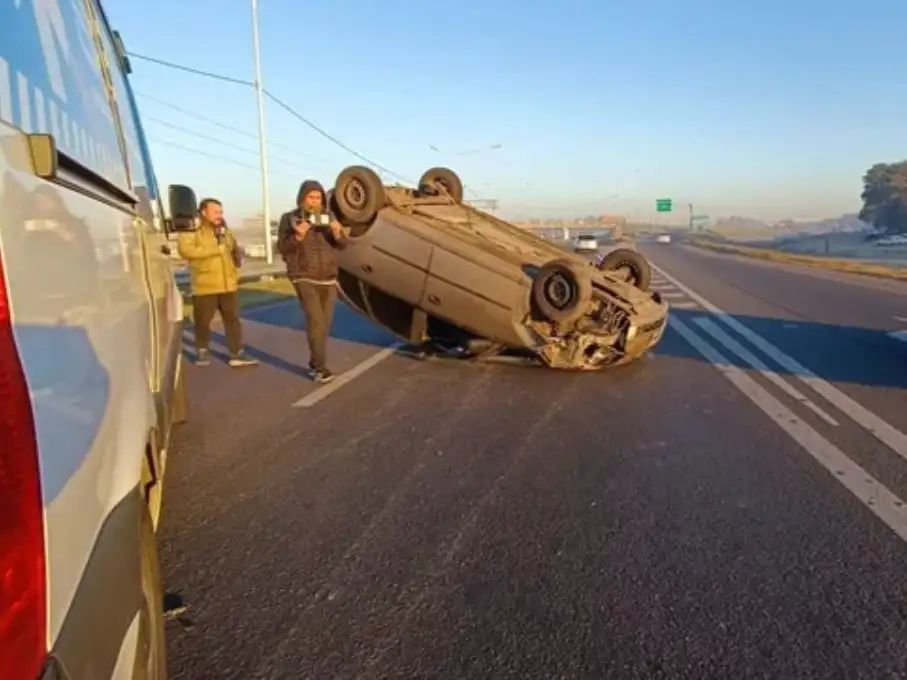 Después del choco el conductor del vehículo sufrió heridas de consideración (Foto gentiliza: Maxi Klanjscek)