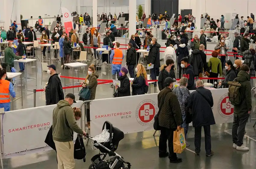 Austria impondrá multas de más de 4 mil dólares para los mayores de 14 que no se vacunen contra la COVID