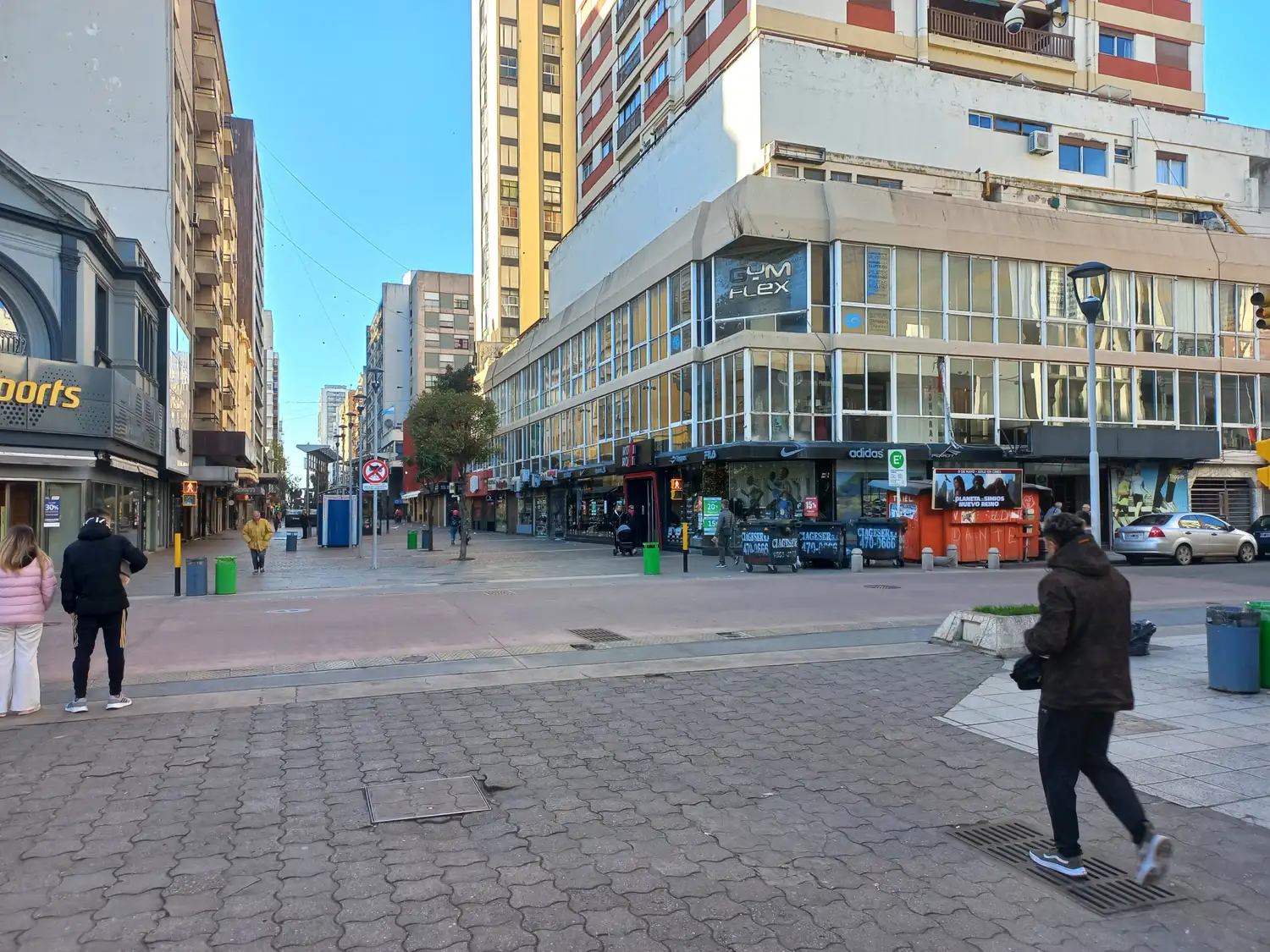 Las calles marplatenses amanecieron paralizadas ante el conduntente paro general.