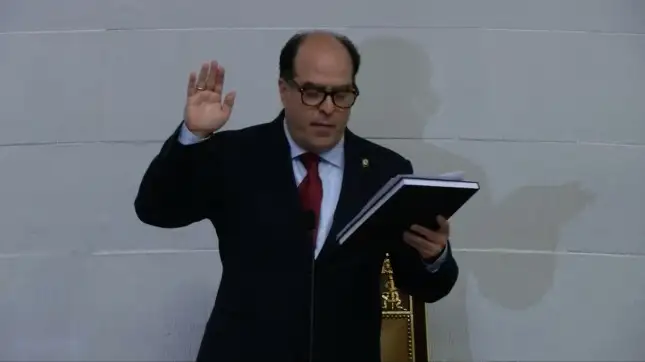 Declaran que Maduro abandonó el cargo y exigen una salida electoral