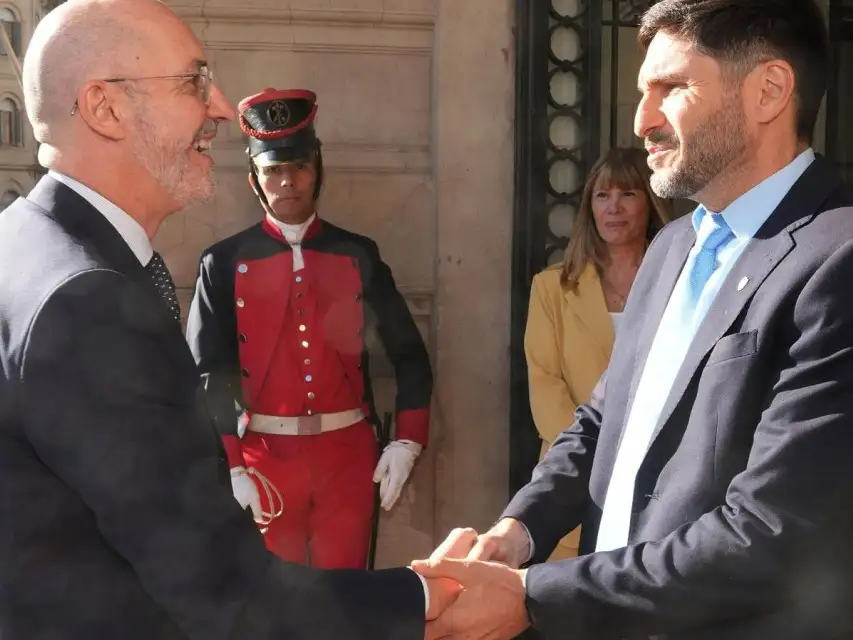 Pullaro y el embajador de Italia en Argentina, Fabrizio Nicoletti.