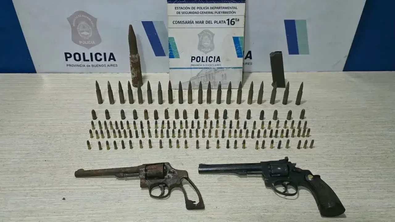 Dos aprehendidos, armas y un comercio clausurado tras tres allanamientos
