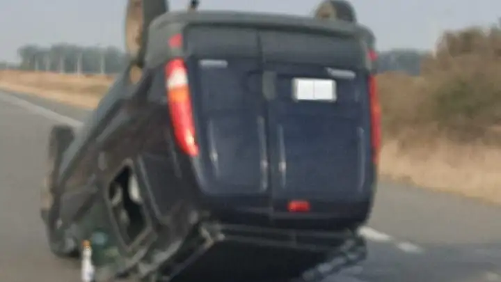 El automóvil involucrado en el accidente.