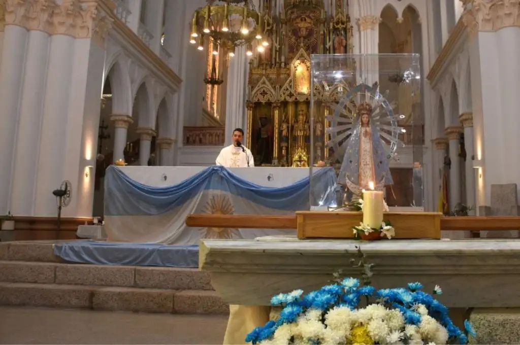 La imagen de la Virgen Malvinera llegó a la ciudad de Santa Fe