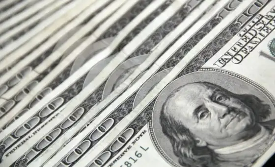 El dólar opera con una marcada caída