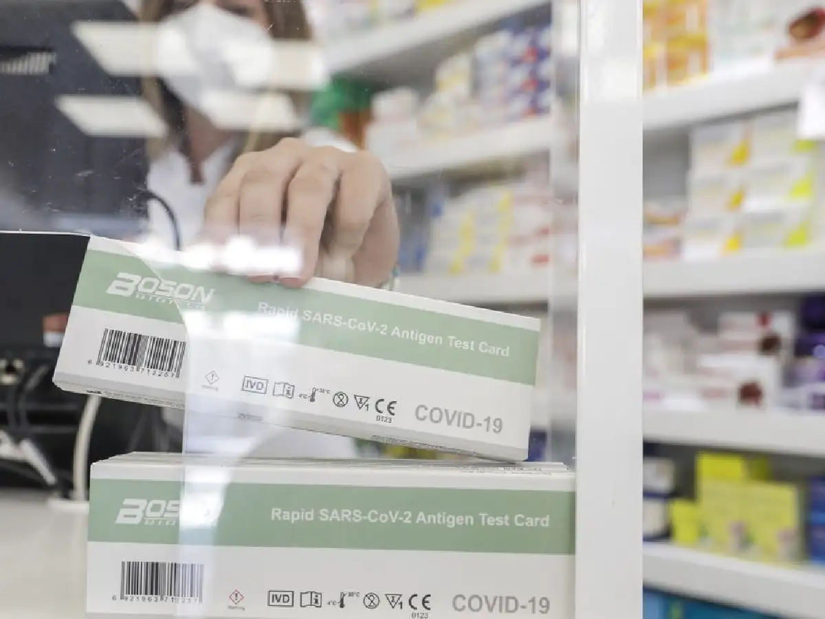 Estiman que los autotest para Covid-19 estarán a la venta en farmacias en enero