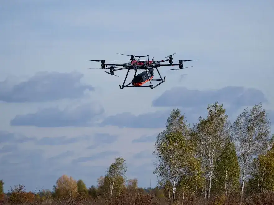 El dron StarGate incorpora una camilla para trasladar soldados heridos y comenzó a ser evaluado en el frente ucraniano.