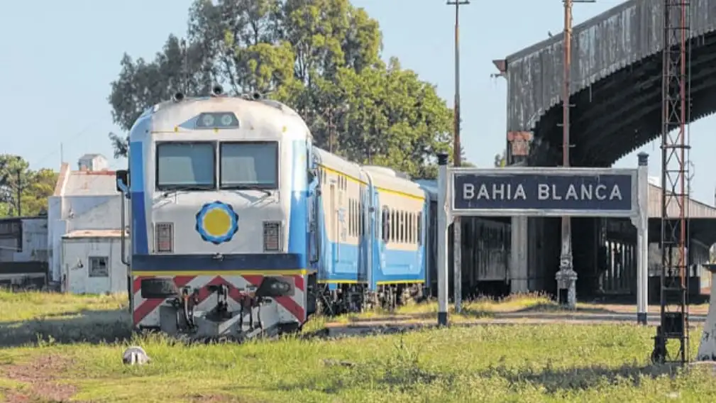 La diputada bonaerense, Natalia Dziakowski, exhortó al Ejecutivo provincial a que interceda ante la decisión de Nación de suspender el tren a Bahía Blanca.