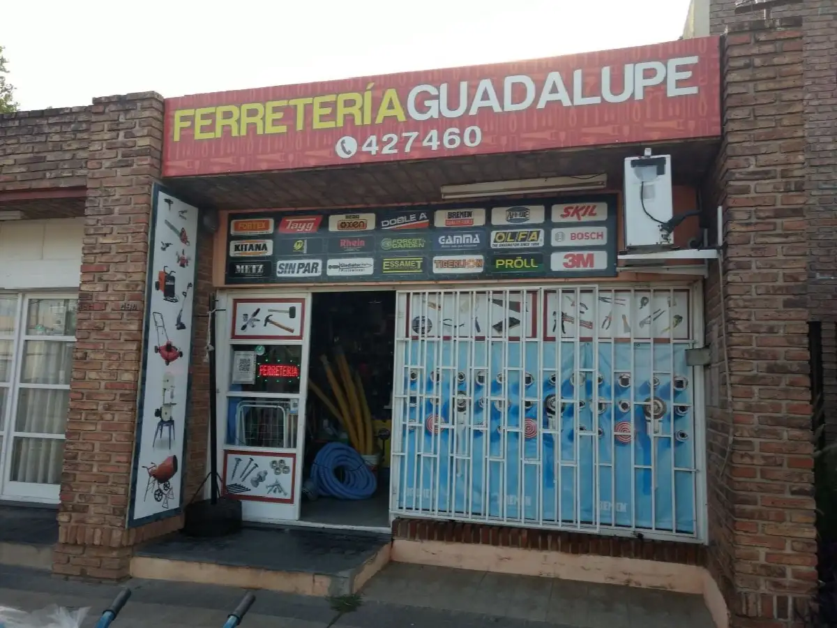 Una mujer herida en violento asalto a ferretería  de barrio Consolata