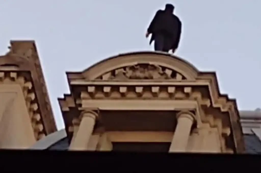 El ''Batman'' de las Galerías Pacífico