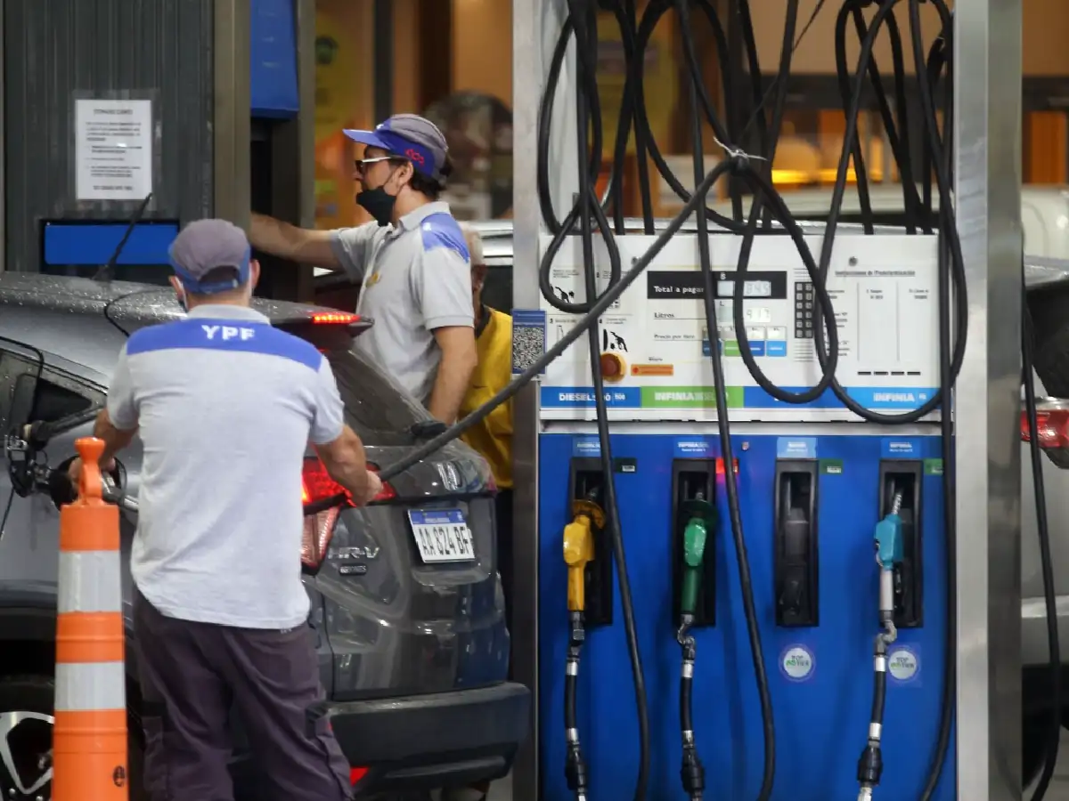 Postergan hasta marzo la actualización del impuesto sobre los combustibles