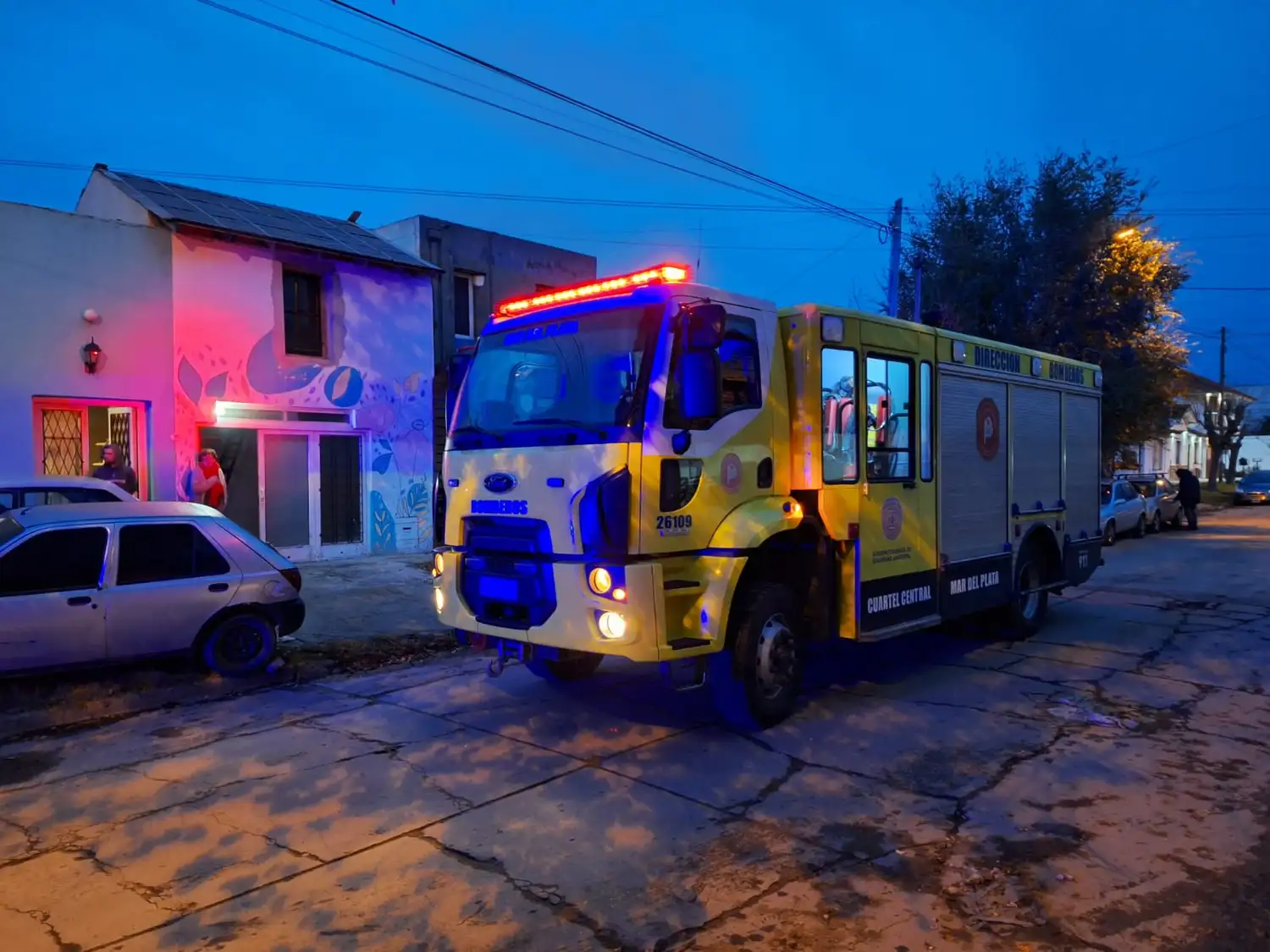 Bomberos llegaron para asistir a una vivienda de Solís al 7800.