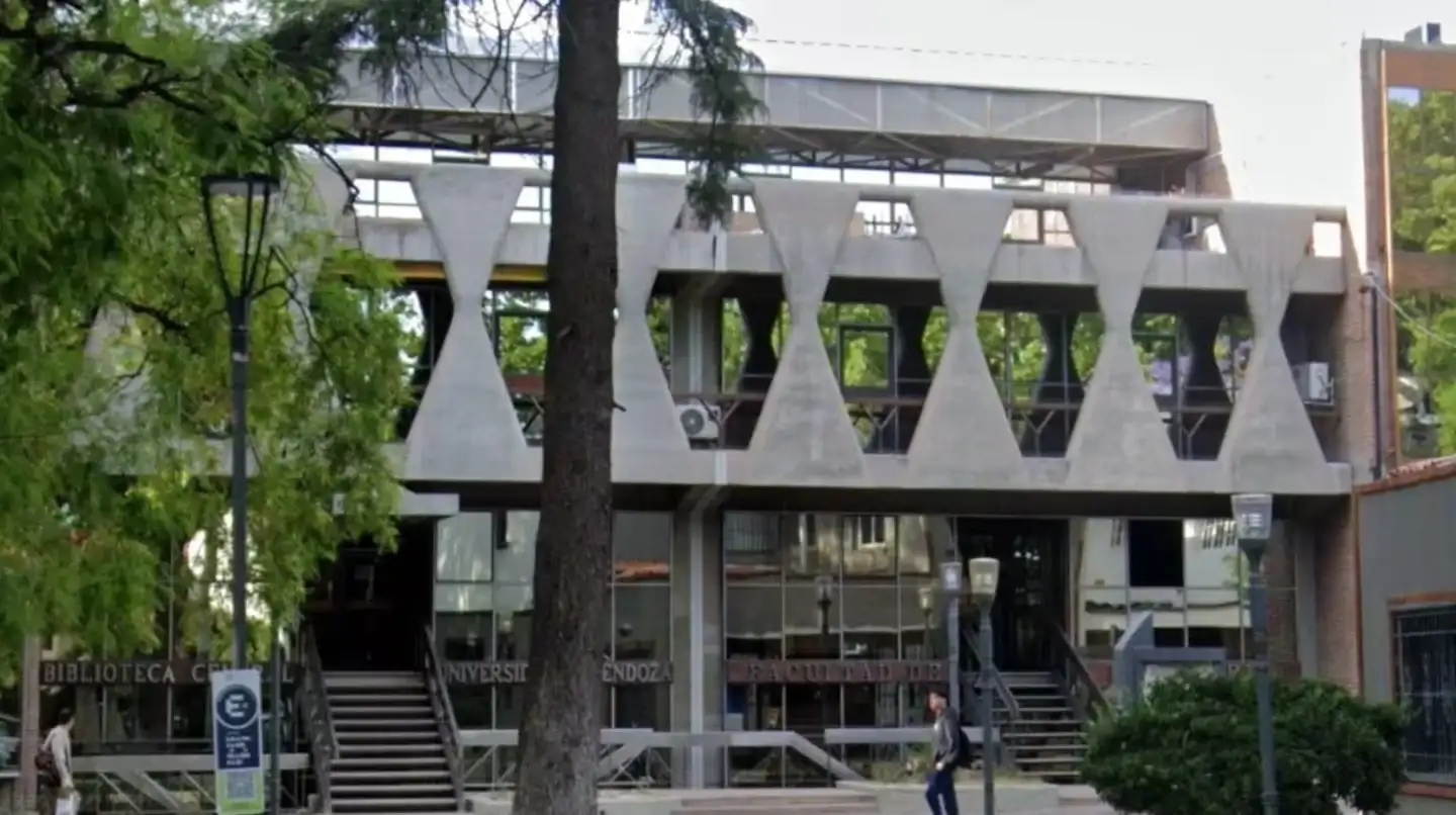 Las autoridades activaron el protocolo de seguridad y dieron intervención a la División Explosivos de la Policía de Mendoza.