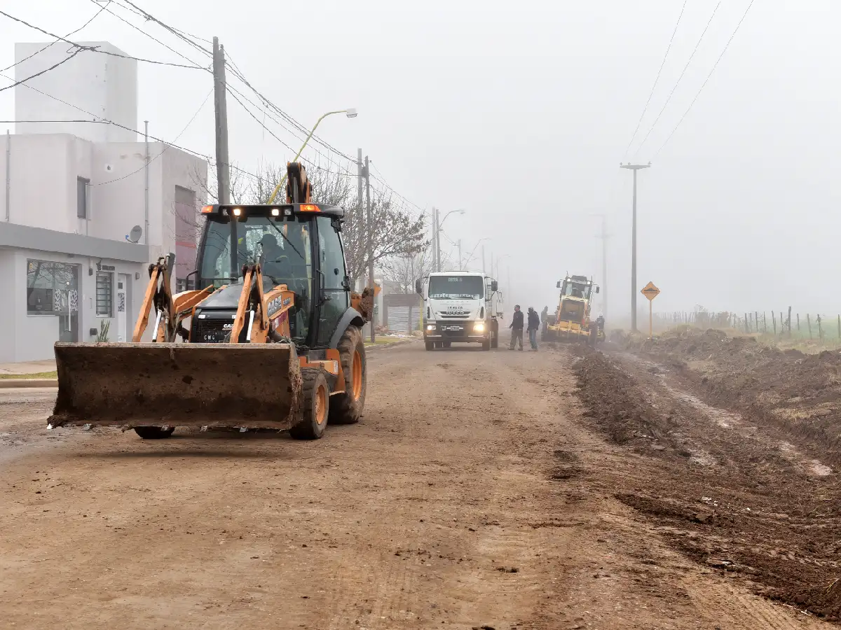 García Aresca supervisó el inicio de la obra de pavimentación de calles en barrio 20 de Junio