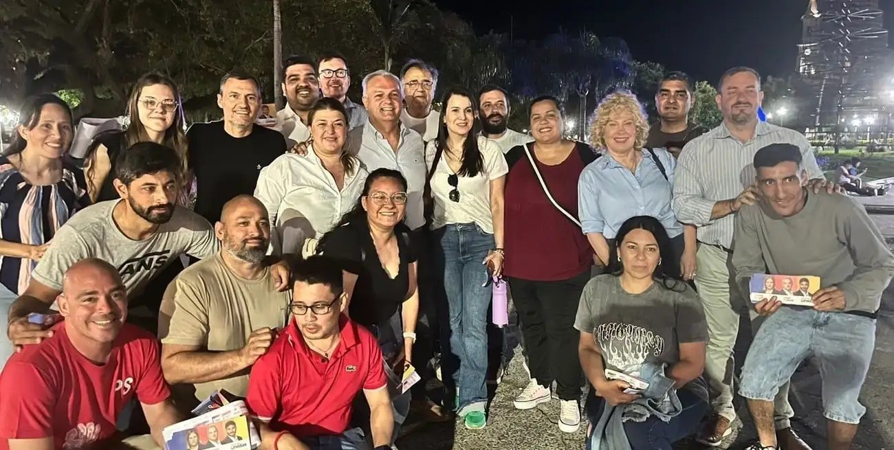 El diputado Pablo Farías recorriendo las calles de Reconquista.