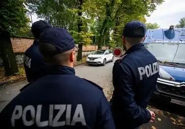El caso salió a la luz cuando los padres de la mujer encontraron los cuerpos de los dos recién nacidos envueltos en una manta dentro de un armario.