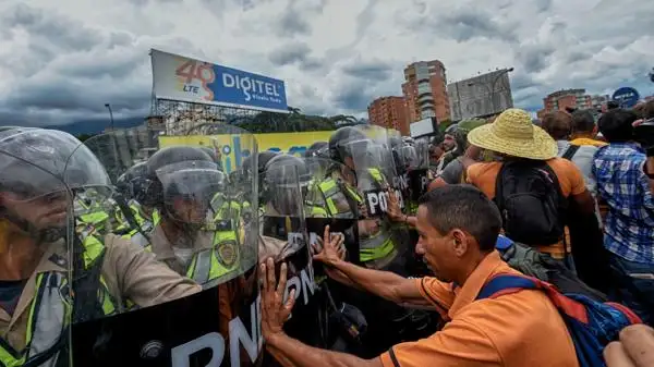 Venezuela: La OEA convocó a ex presidentes