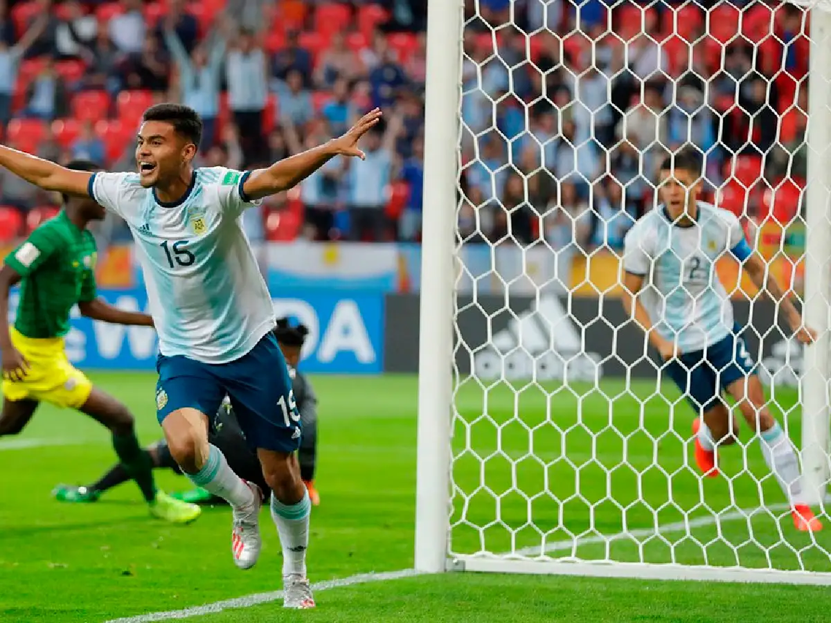 Los pibes debutaron con una goleada