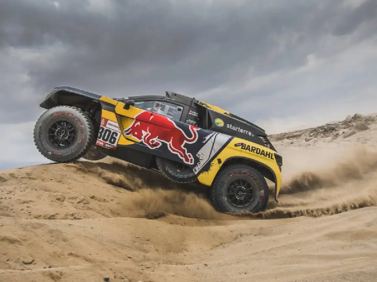 Loeb ganó la segunda y De Villiers manda en la general