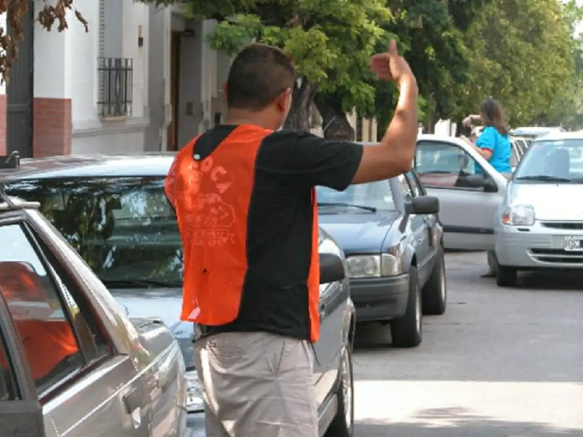 Usó el arma de su novia policía para amenazar a trapito que le debía plata