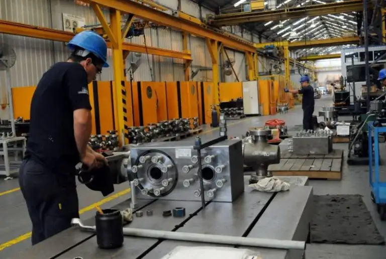 Pese a mejora en diciembre, la industria cayó 6,4% en 2019