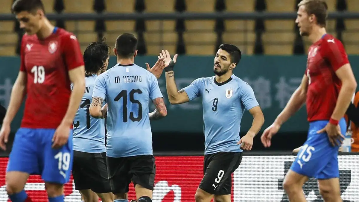 Uruguay y Rusia definen al líder del Grupo A