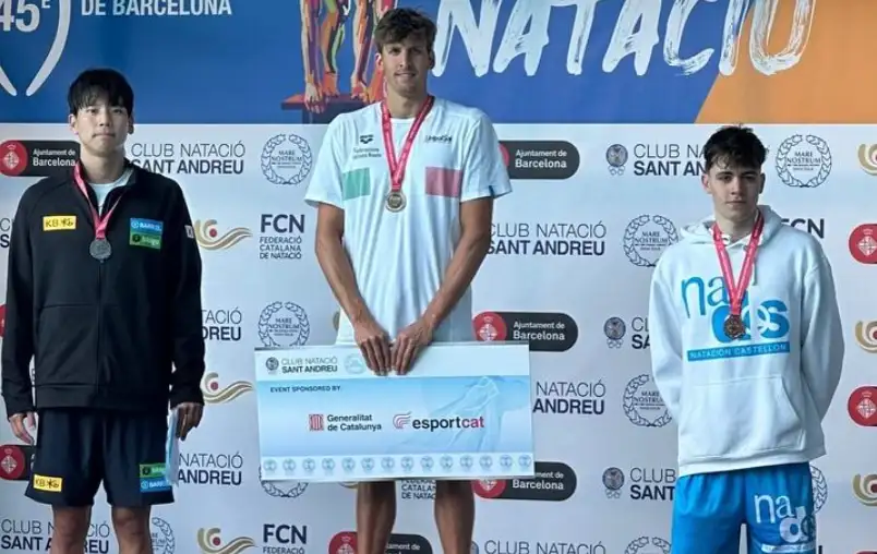 Ulises Saravia en el podio del Mare Nostrum de Barcelona.